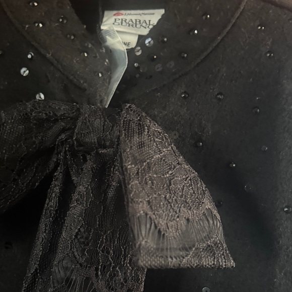 Neiman Marcus Elegant Black Cape with Bow - Picture 2 of 10